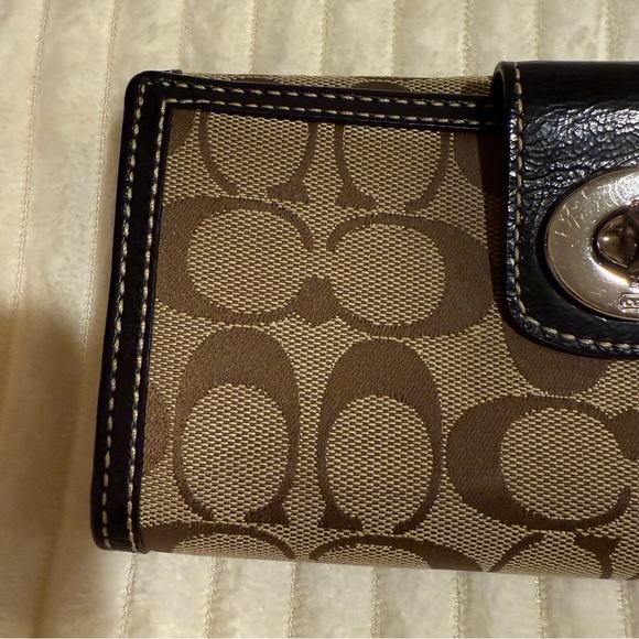 Coach signature logo khaki/brown long wallet with turnkey lock. EUC - Picture 11 of 12